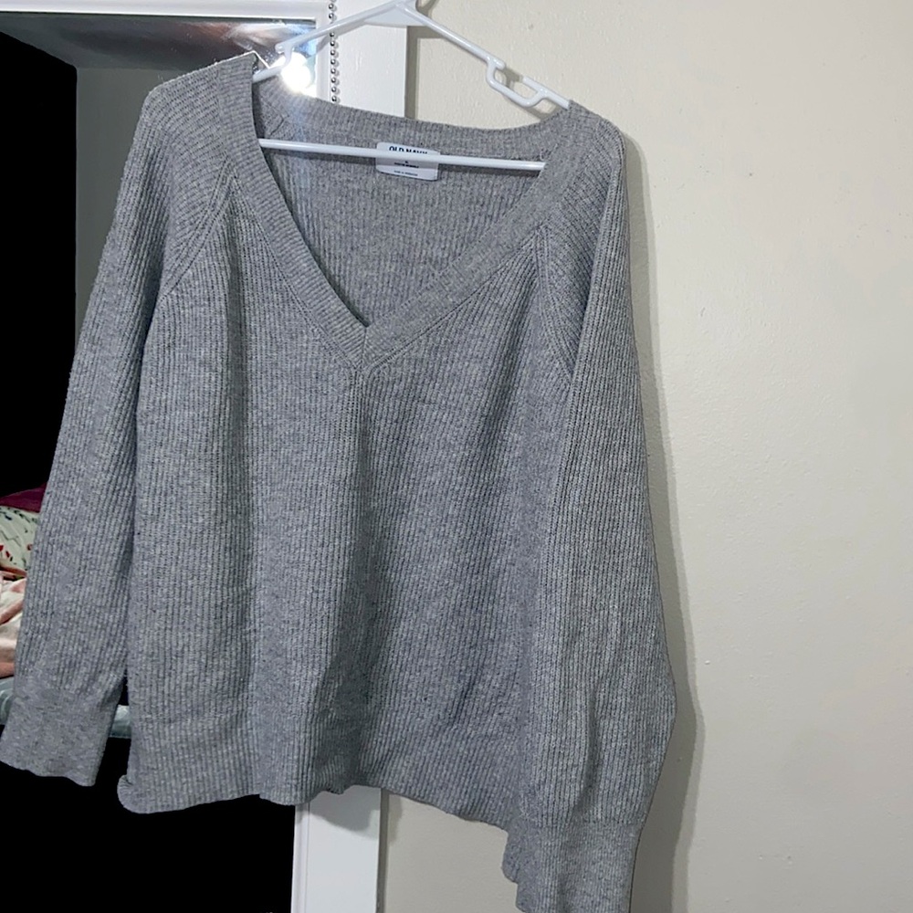Gray old navy sweater/top